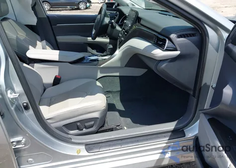 2022 Toyota Camry Xle z USA, uszkodzony, nr VIN 4T1F11AK7NU712529